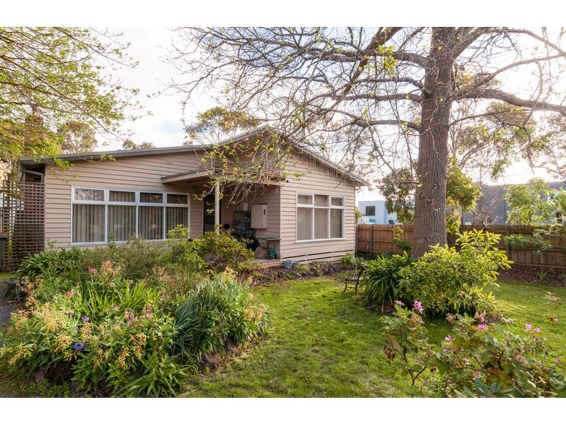 25 Tennyson  Avenue, Kilsyth VIC 3137