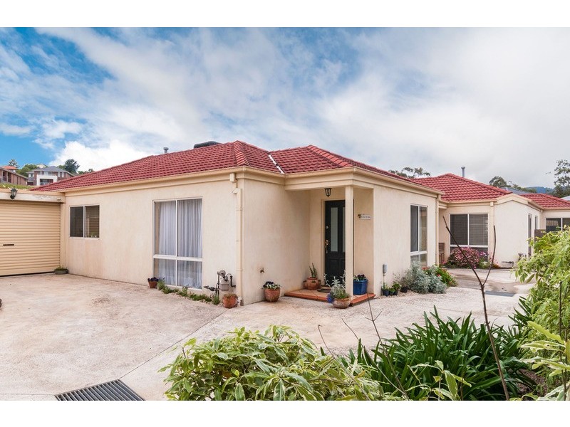 2/15 Anglo Court, Mooroolbark VIC 3138