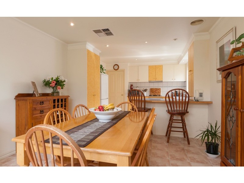 2/15 Anglo Court, Mooroolbark VIC 3138