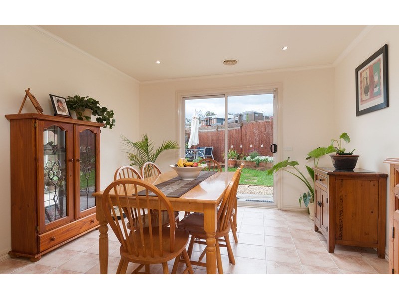 2/15 Anglo Court, Mooroolbark VIC 3138