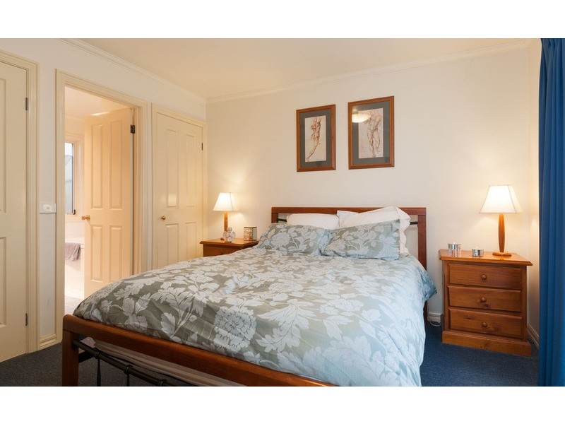 2/15 Anglo Court, Mooroolbark VIC 3138