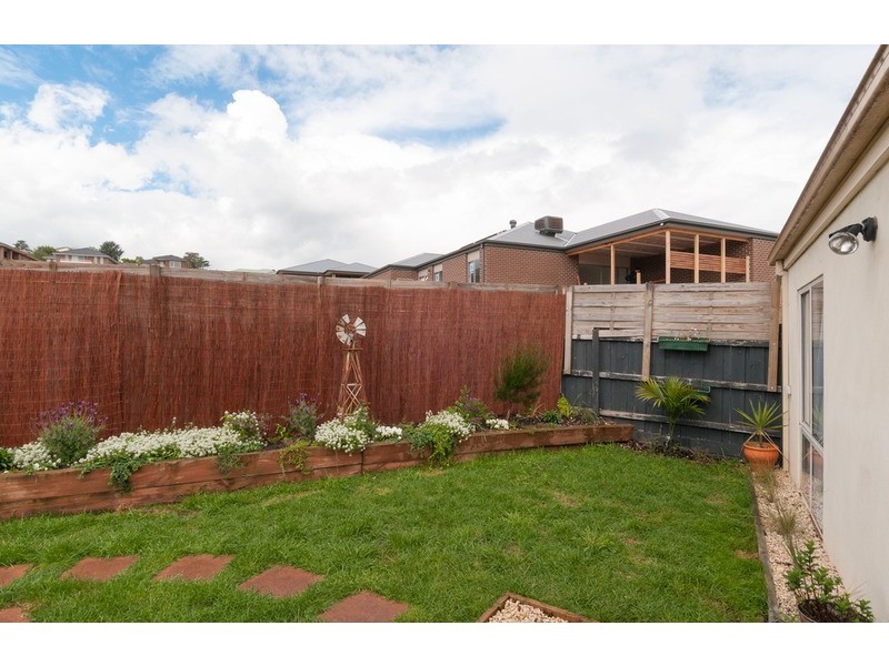 2/15 Anglo Court, Mooroolbark VIC 3138