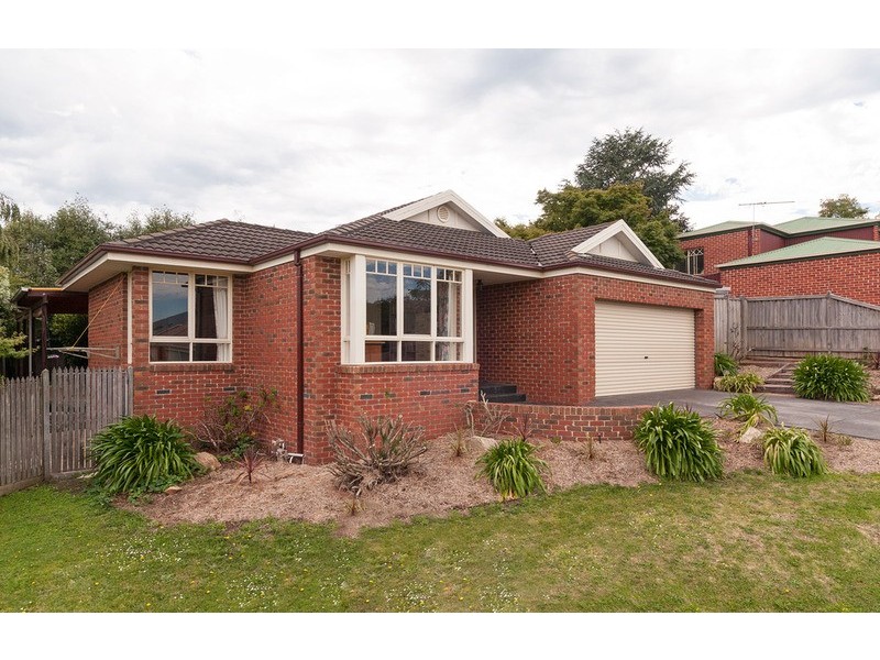5 Tony  Place, Mooroolbark VIC 3138