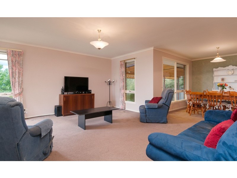 5 Tony  Place, Mooroolbark VIC 3138