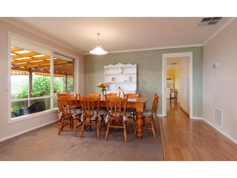 5 Tony  Place, Mooroolbark VIC 3138