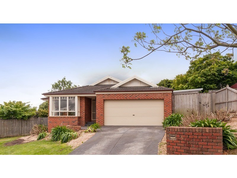5 Tony  Place, Mooroolbark VIC 3138