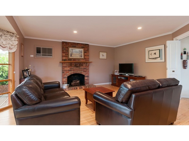 69 Alpine Way, Kilsyth VIC 3137