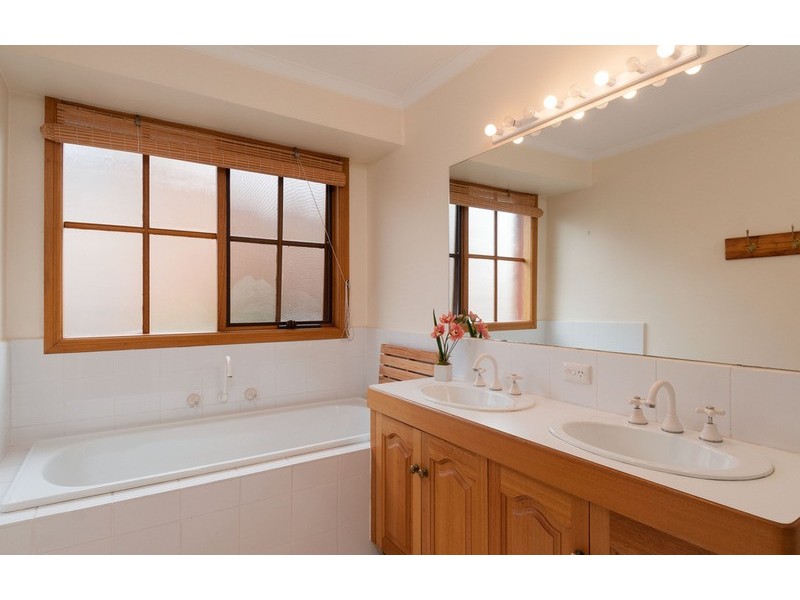 69 Alpine Way, Kilsyth VIC 3137