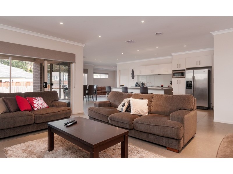 10 Empire Drive, Mooroolbark VIC 3138