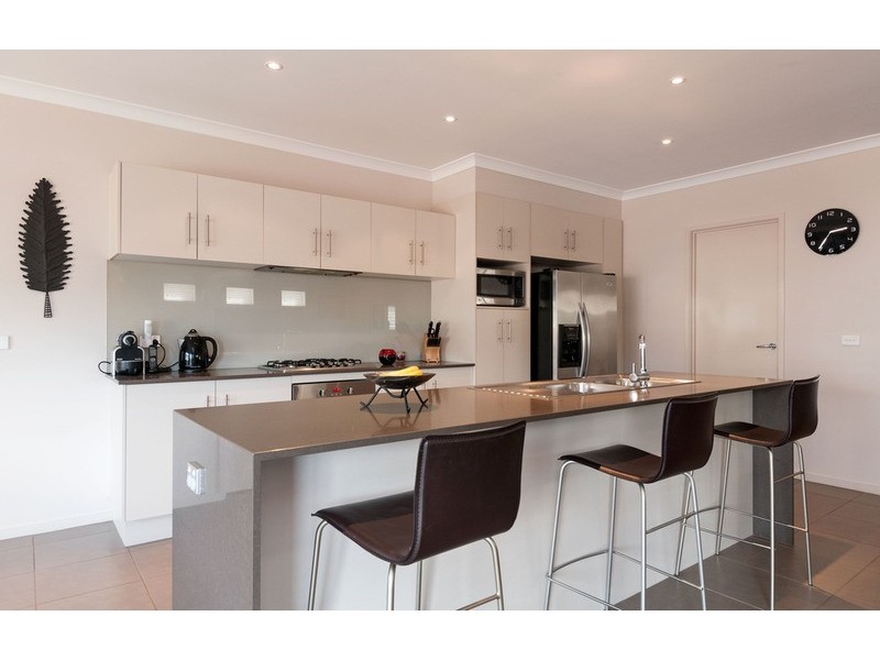 10 Empire Drive, Mooroolbark VIC 3138