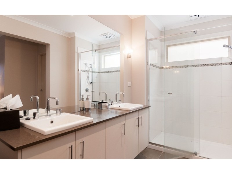 10 Empire Drive, Mooroolbark VIC 3138