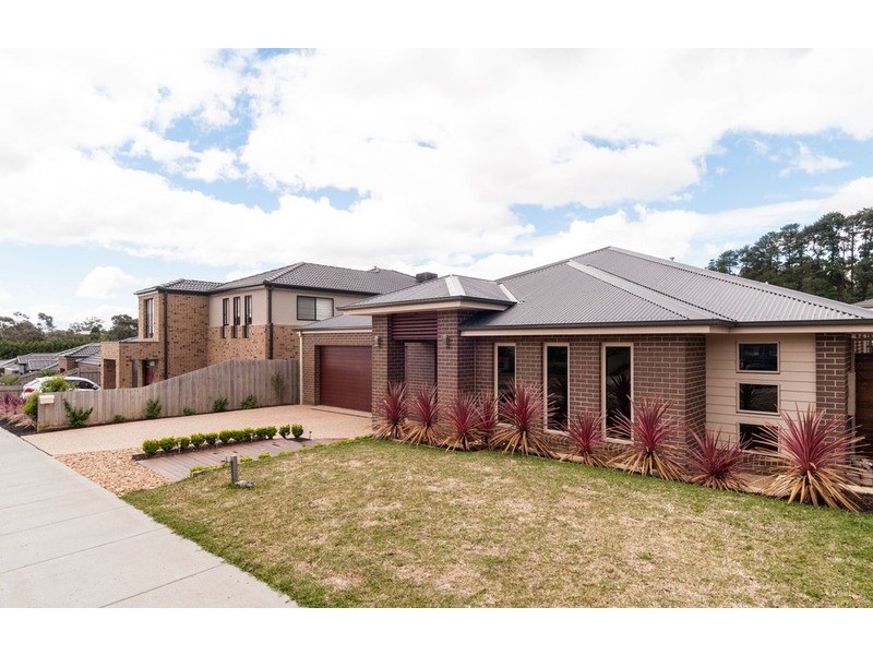 10 Empire Drive, Mooroolbark VIC 3138