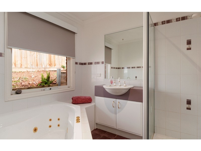 1 Landscape Drive, Mooroolbark VIC 3138