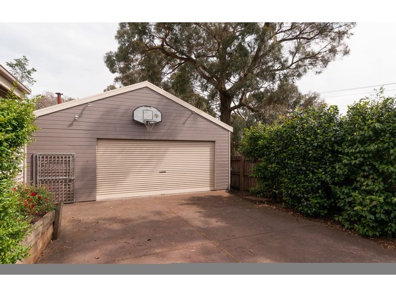 1 Landscape Drive, Mooroolbark VIC 3138