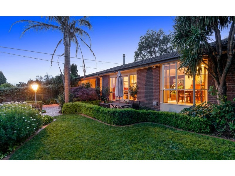 15 Struan Avenue, Mooroolbark VIC 3138