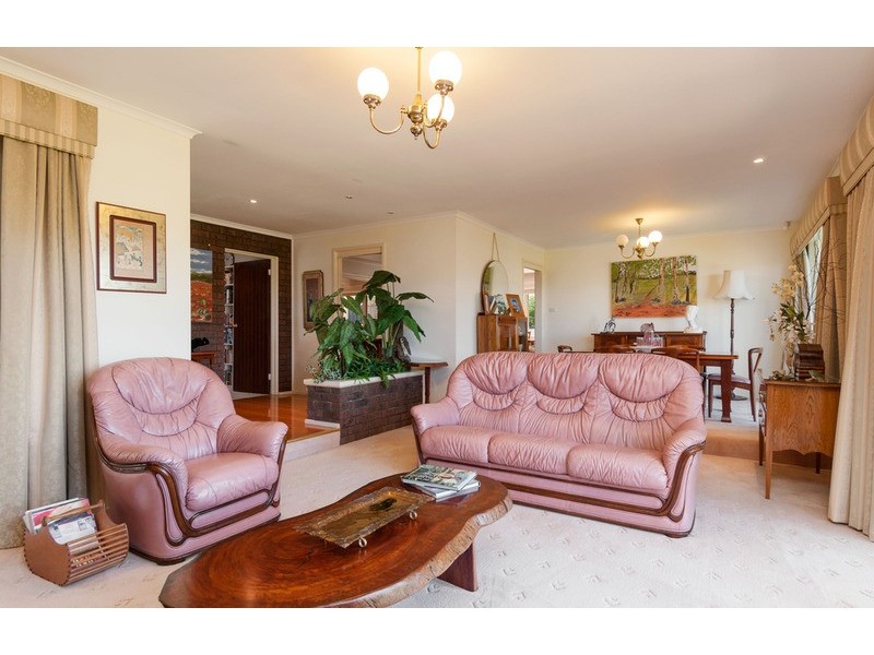 15 Struan Avenue, Mooroolbark VIC 3138