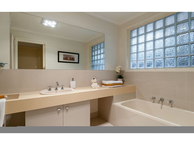 15 Struan Avenue, Mooroolbark VIC 3138