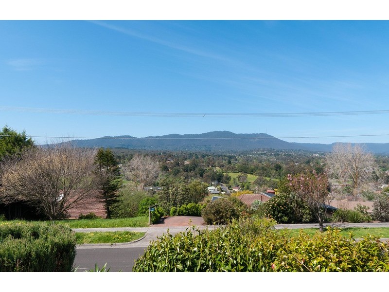 15 Struan Avenue, Mooroolbark VIC 3138