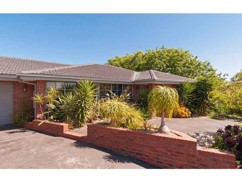 13 Great Oak Court, Mooroolbark VIC 3138