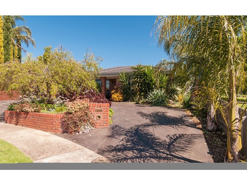 13 Great Oak Court, Mooroolbark VIC 3138