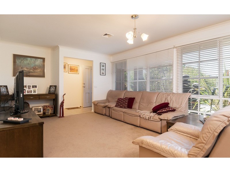 13 Great Oak Court, Mooroolbark VIC 3138