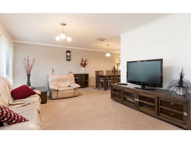 13 Great Oak Court, Mooroolbark VIC 3138