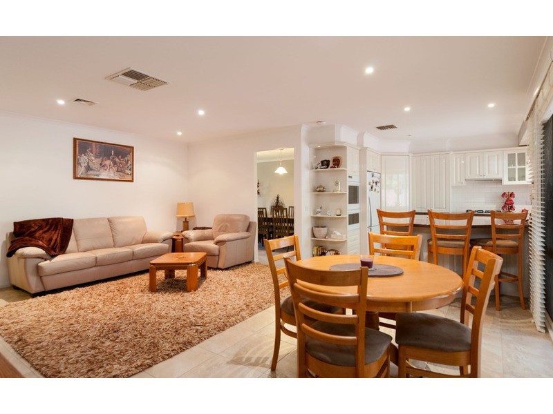 13 Great Oak Court, Mooroolbark VIC 3138