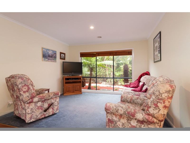 23 Freshfield Avenue, Mooroolbark VIC 3138