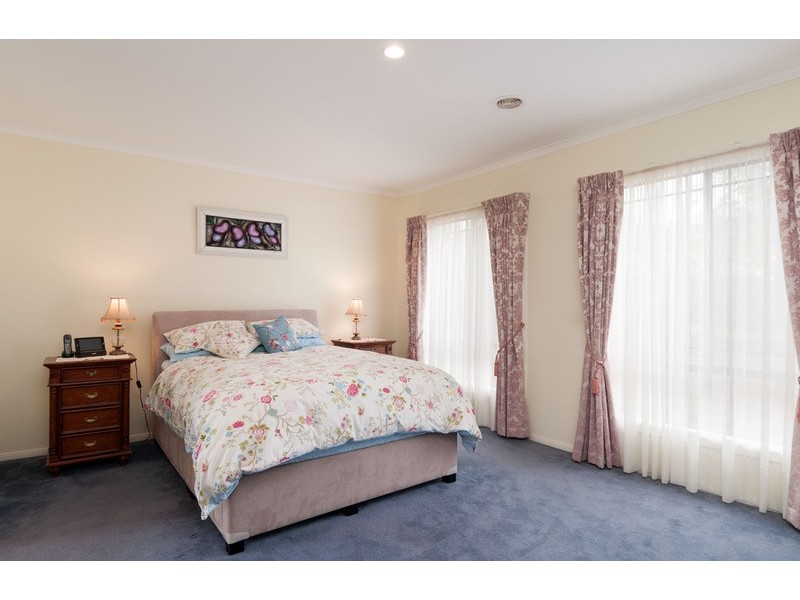 23 Freshfield Avenue, Mooroolbark VIC 3138