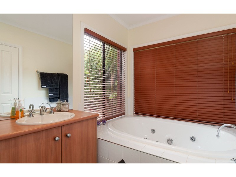 23 Freshfield Avenue, Mooroolbark VIC 3138