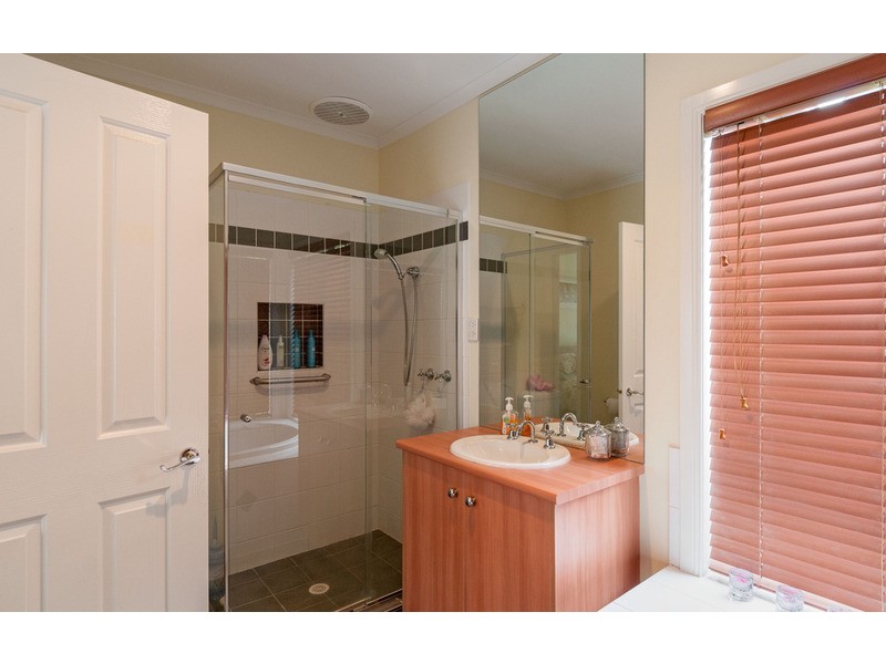 23 Freshfield Avenue, Mooroolbark VIC 3138