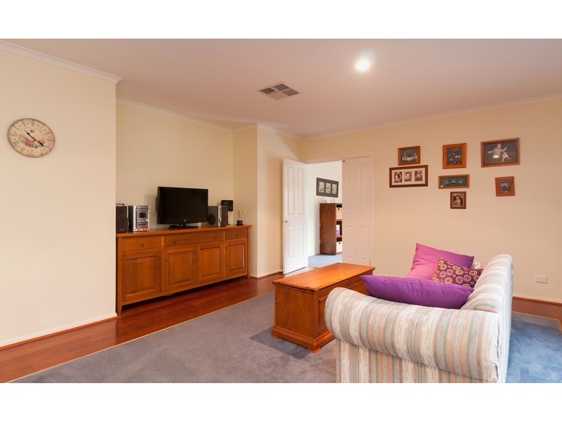 23 Freshfield Avenue, Mooroolbark VIC 3138