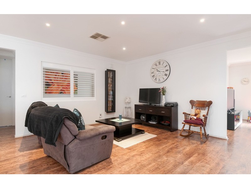 35 Larbert Road, Mooroolbark VIC 3138