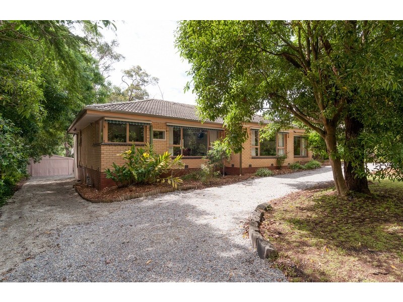 26 Mountain Drive, Mooroolbark VIC 3138