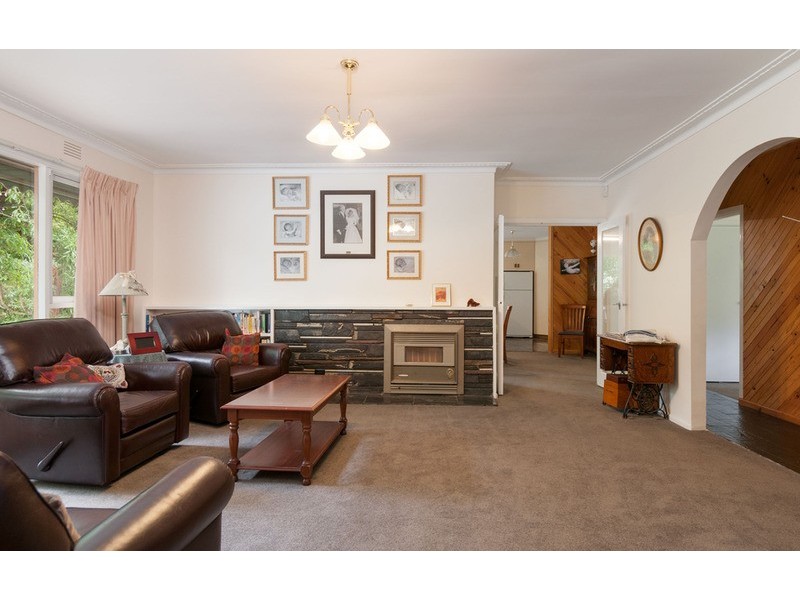 26 Mountain Drive, Mooroolbark VIC 3138