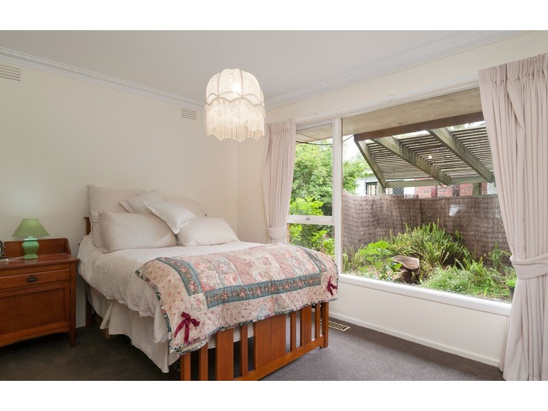 26 Mountain Drive, Mooroolbark VIC 3138