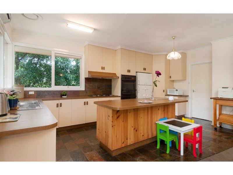 26 Mountain Drive, Mooroolbark VIC 3138