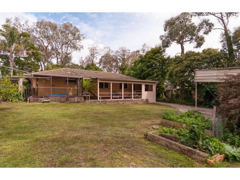 26 Mountain Drive, Mooroolbark VIC 3138