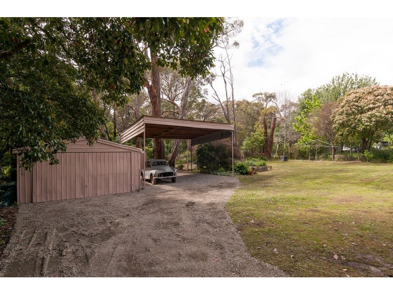 26 Mountain Drive, Mooroolbark VIC 3138