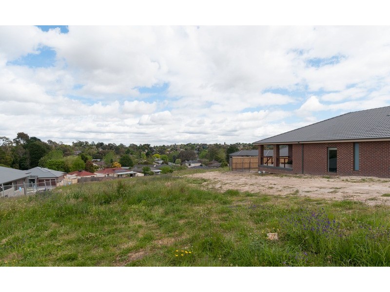 22 Tiverton Circuit, Mooroolbark VIC 3138