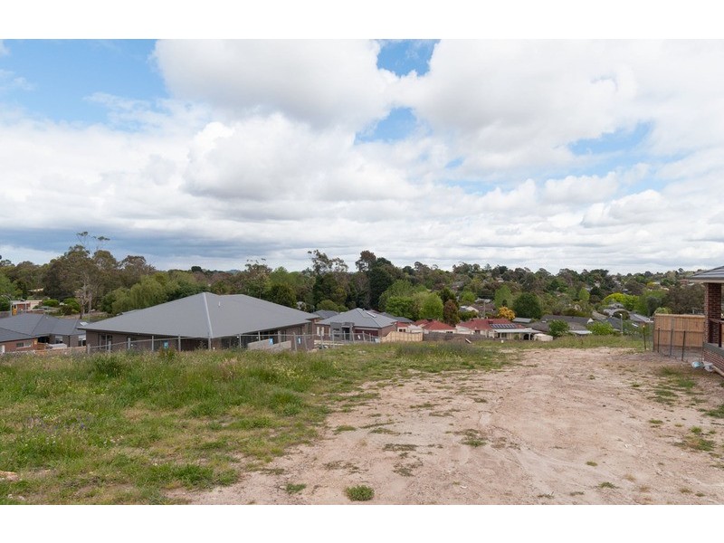 22 Tiverton Circuit, Mooroolbark VIC 3138