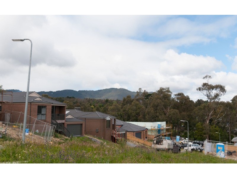 22 Tiverton Circuit, Mooroolbark VIC 3138