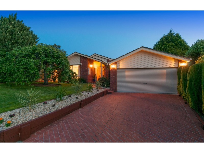 18 Ashton Avenue, Mooroolbark VIC 3138