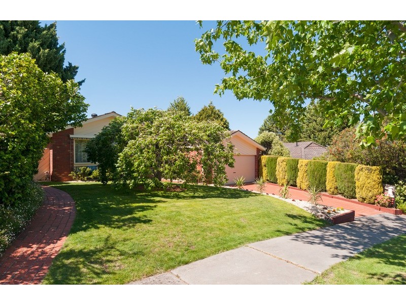18 Ashton Avenue, Mooroolbark VIC 3138