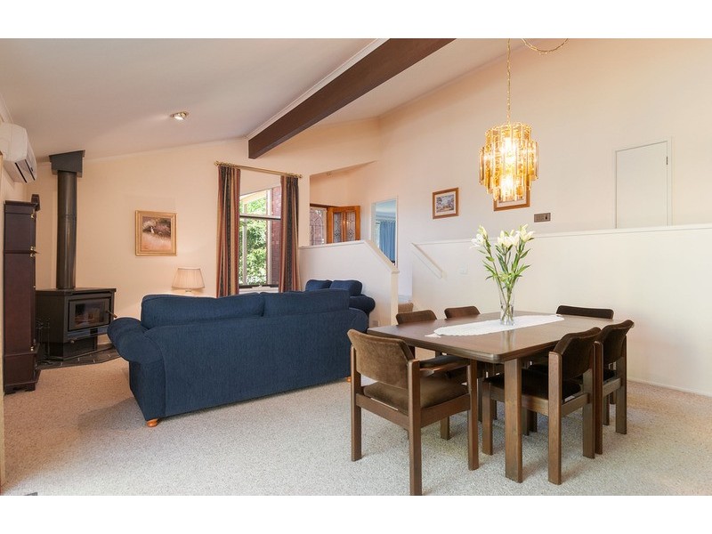 18 Ashton Avenue, Mooroolbark VIC 3138