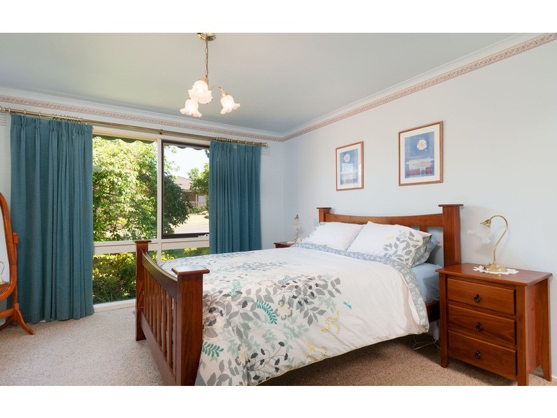 18 Ashton Avenue, Mooroolbark VIC 3138