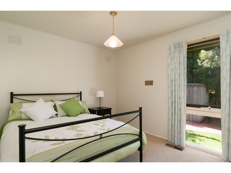 18 Ashton Avenue, Mooroolbark VIC 3138