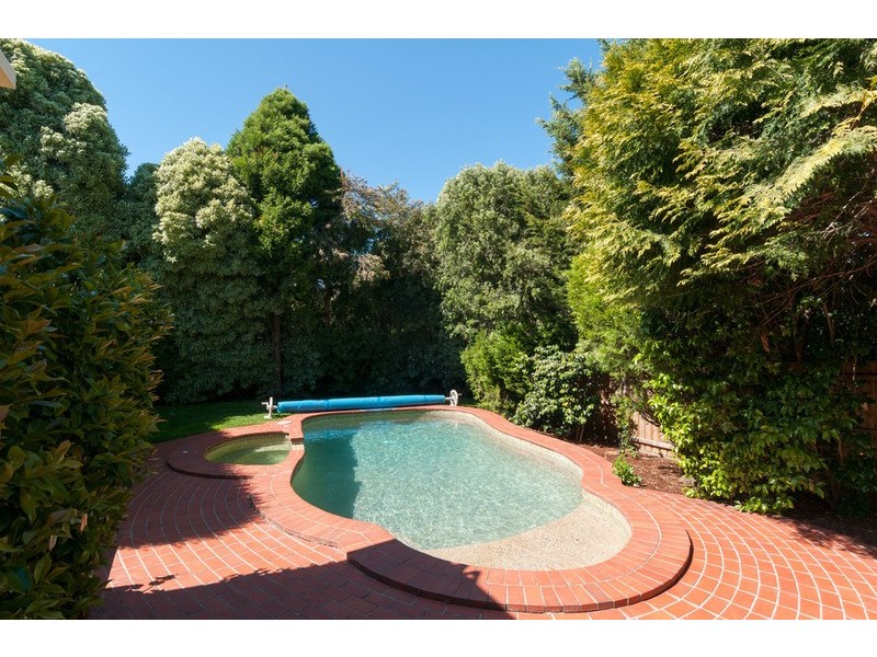 18 Ashton Avenue, Mooroolbark VIC 3138