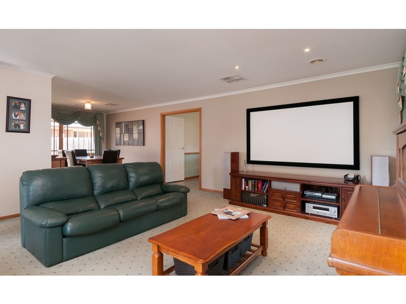 102 Nimblefoot Way, Lilydale VIC 3140