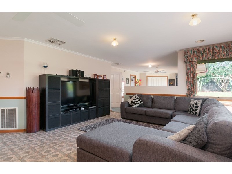 102 Nimblefoot Way, Lilydale VIC 3140